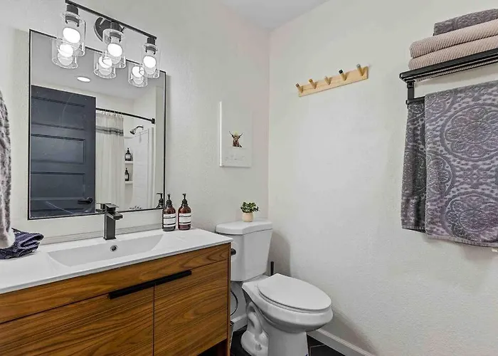 Walk To Gc Train Depot And Route 66, King Beds, Game Room, Bbq, Firepit Williams