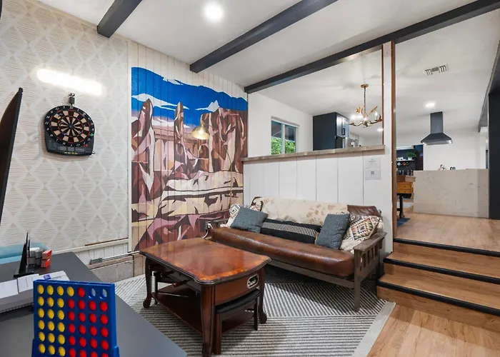Holiday home Walk To Gc Train Depot And Route 66, King Beds, Game Room, Bbq, Firepit