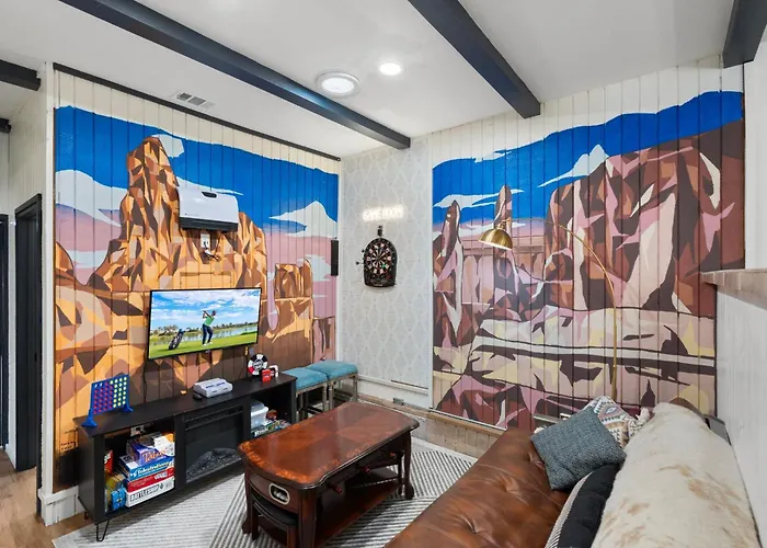 Walk To Gc Train Depot And Route 66, King Beds, Game Room, Bbq, Firepit Holiday home *
