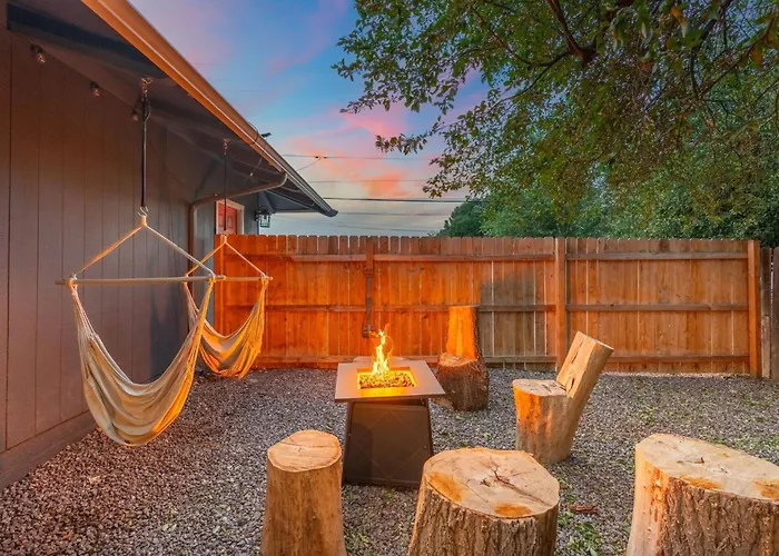 Holiday home Walk To Gc Train Depot And Route 66, King Beds, Game Room, Bbq, Firepit