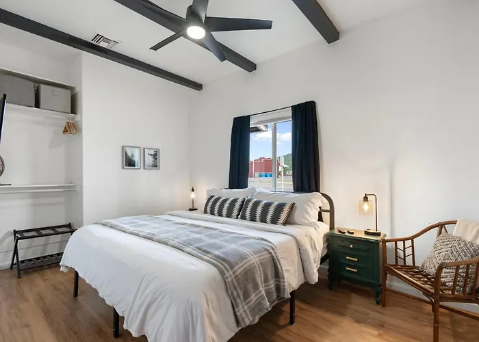 Walk To Gc Train Depot And Route 66, King Beds, Game Room, Bbq, Firepit Holiday home Williams